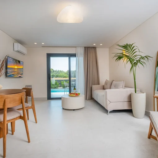 Suite with Private Pool and Partial Sea View